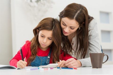 Как быстро сделать уроки с детьми: 6 простых советов родителям