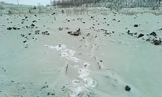 Под Челябинском выпал зеленый снег: экологи на месте развернули лабораторию