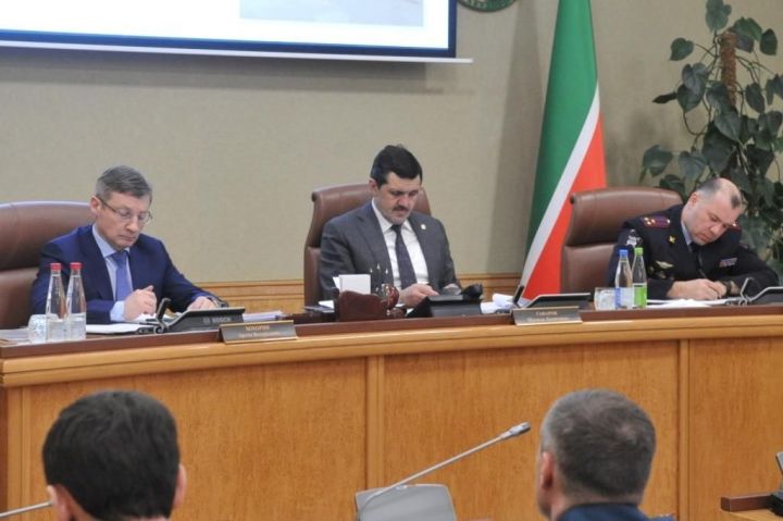 В Кабинете МинистровРеспублики Татарстан состоялось заседаниеправительственной комиссии по обеспечению безопасности дорожного движения