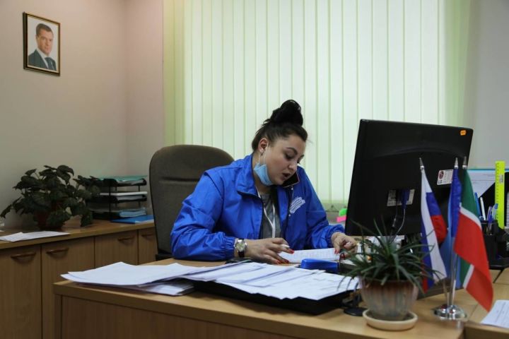 Волонтёры татарстанской «Единой России» помогут пенсионерам в доставке продуктов с ярмарок