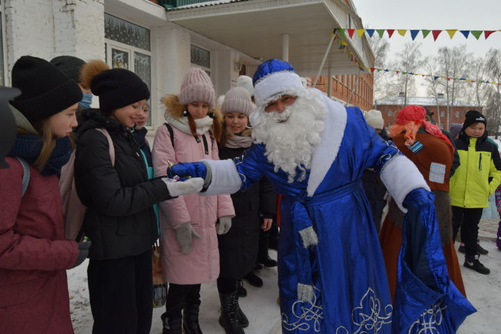 Ютазинцев поздравил Дед Мороз!