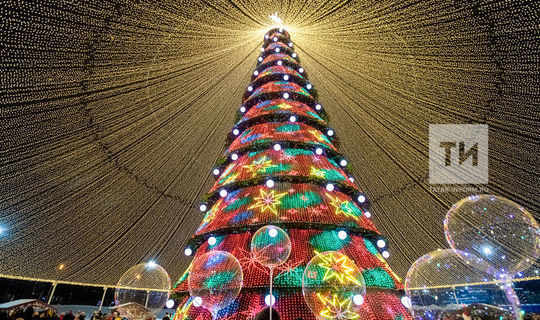 Главная елка Казани вошла в&nbsp;топ самых красивых новогодних красавиц
