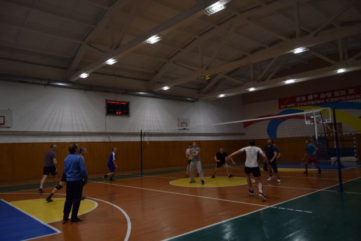 В Уруссинском спорткомплексе – соревнования по волейболу
