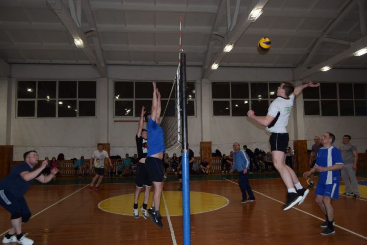 В Уруссинском спорткомплексе – соревнования по волейболу