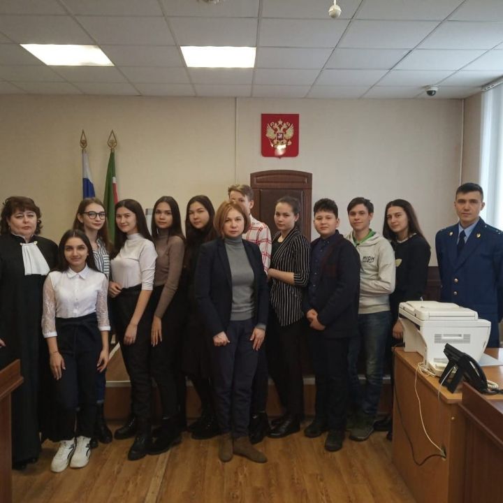 Учащиеся старших классов Уруссинской гимназии посетили Ютазинский районный суд