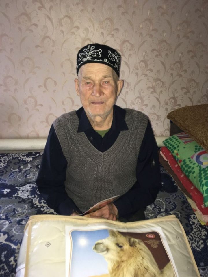 Сегодня свой 90-летний юбилей отмечает житель Уруссу Габдулла Шарафиев