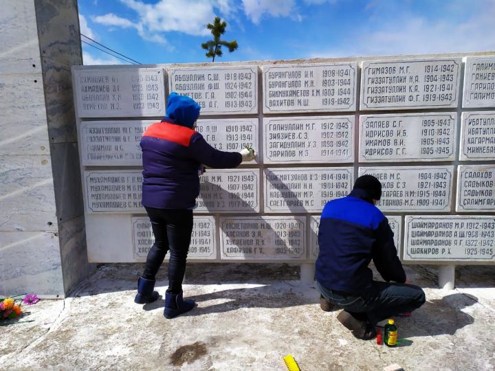 В селе Абсалямово благоустраивается памятник