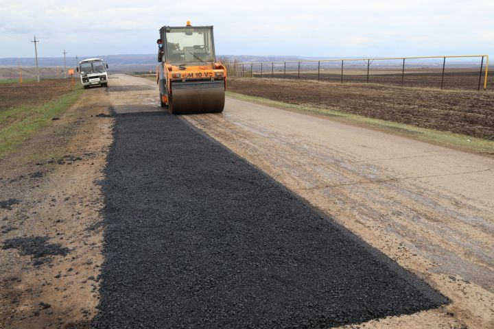 Дорожники Ютазинского района ведут карточный ремонт дорог