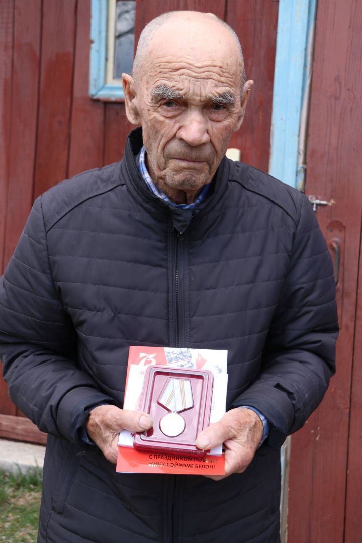 Мухаметнуру Салиховичу Каниеву из села Акбаш - юбилейная медаль