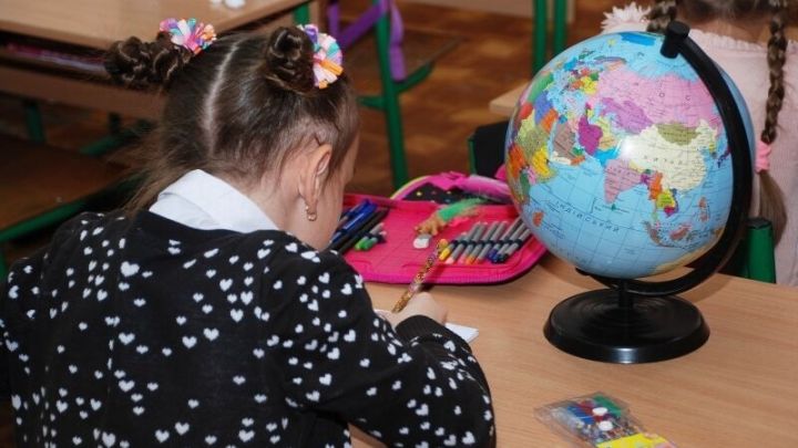 На второй год не оставят, летом учиться не будем: как COVID-19 меняет работу школ России