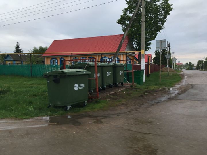 В селе Ютаза начали установливать новые мусорные контейнеры