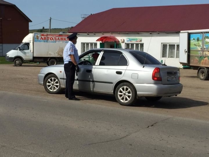 Ютазинские сотрудники ГИБДД задержали автоледи, которая управляла автомобилем без прав