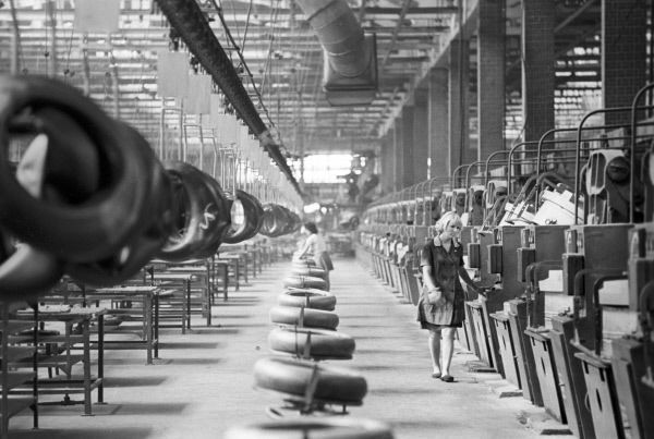 Какой завод "обувал" Жигули в 70-х годах