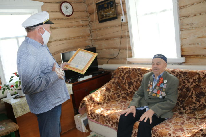 Праздничные подарки фронтовикам Ютазинского района от тружеников села 