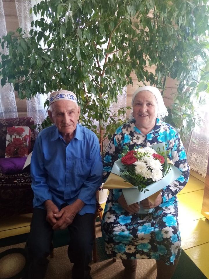 Гасима и Фарит Хуснуллины из села Каракашлы шестьдесят лет вместе