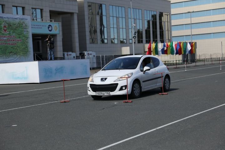 В Казани прошел финал республиканского конкурса водительского мастерства «Автоледи-2020»