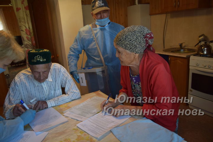 Фронтовики Ютазинского района проголосовали дома