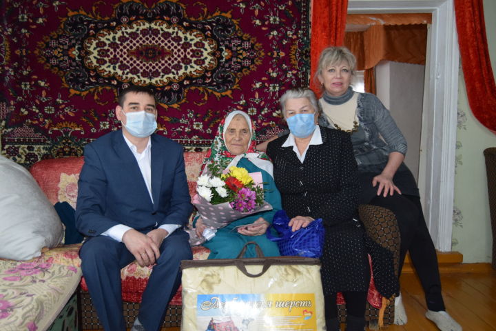 Сегодня 90-летний юбилей отметила ютазинка Назия Хикматулловна Фахрутдинова