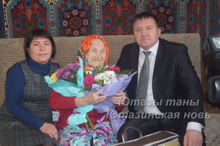 Свой 95-летний юбилей отметила сегодня жительница села Байряки Ахметзянова Сахия Фазулловна