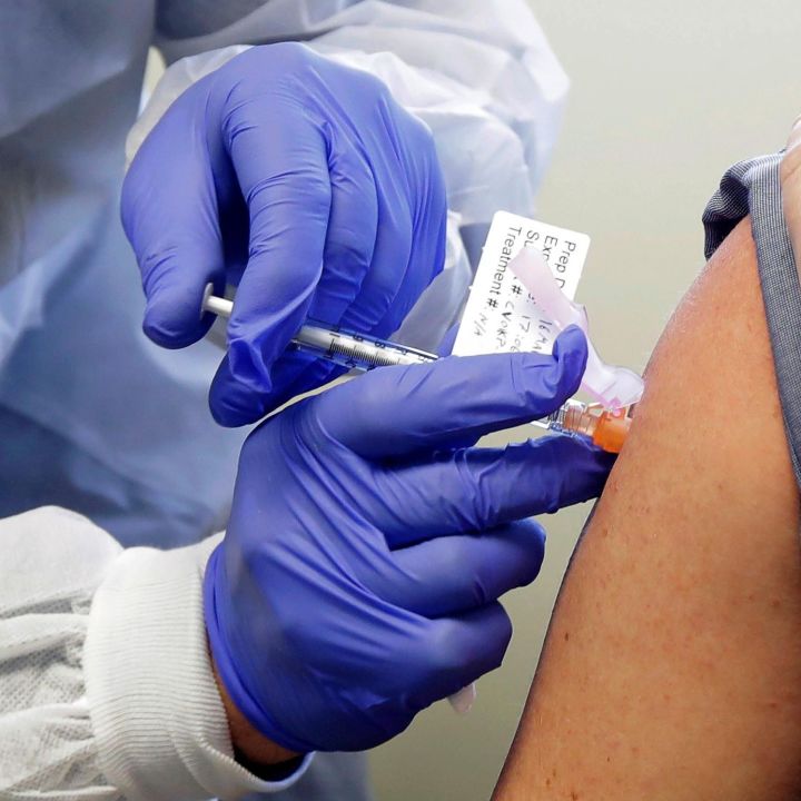 В Ютазинском районе в ГАУЗ "Уруссинская ЦРБ" проводится вакцинация против новой коронавирусной инфекции COVID-19 вакциной "Гам-КОВИД-Вак" (Спутник V)