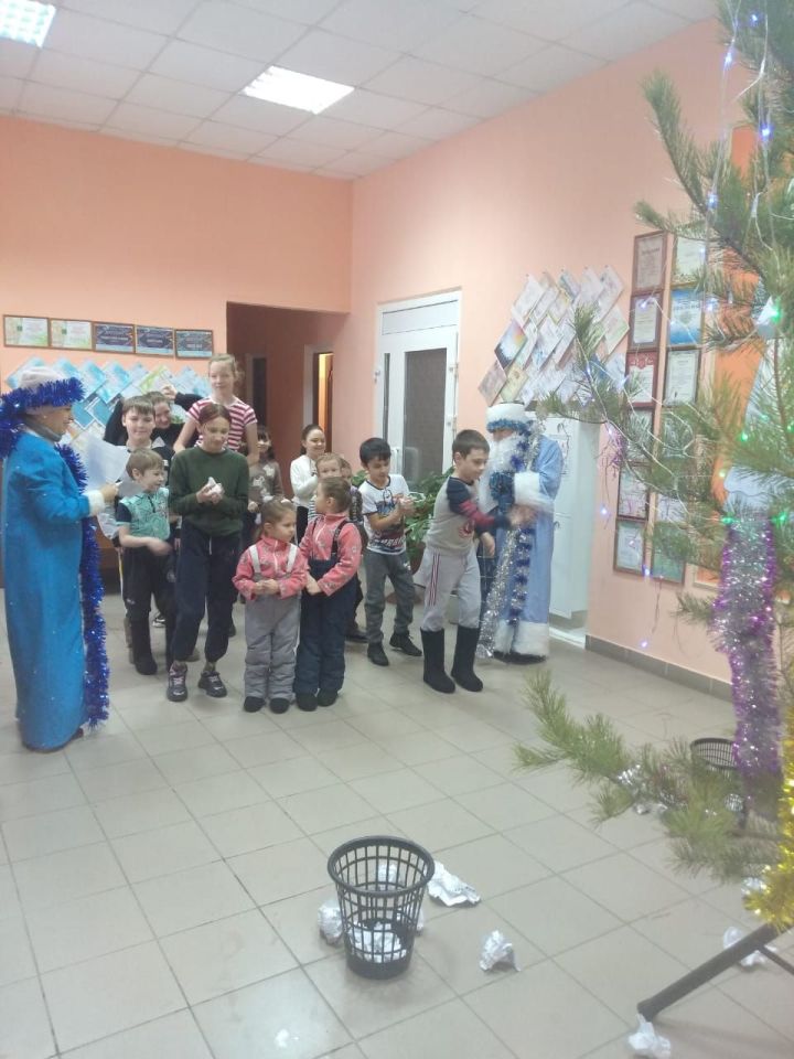 " В гостях у Деда Мороза",-  или Новогоднее представление в селе Абсалямово