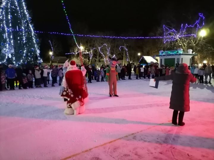 7 января 2021 на площади РДК прошло праздничное мероприятие «Рождества волшебные мгновения», посвящённое этому светлому и доброму празднику