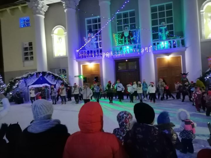 7 января 2021 на площади РДК прошло праздничное мероприятие «Рождества волшебные мгновения», посвящённое этому светлому и доброму празднику