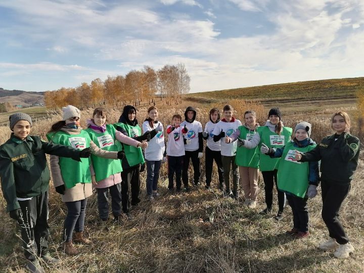 Учениками МБОУ"Ютазинская СОШ" была организована очистка  родника "Наратлы чишмэсе"в селе Ютаза.