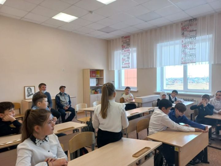В школах Ютазинского района прошли классные часы, посвящённые Дню отца