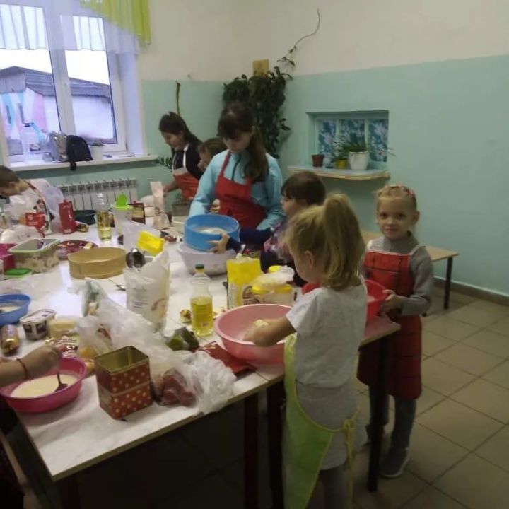 В объединении "Кулинария" Центра детского творчества сегодня царствовало "Тесто для пиццы"