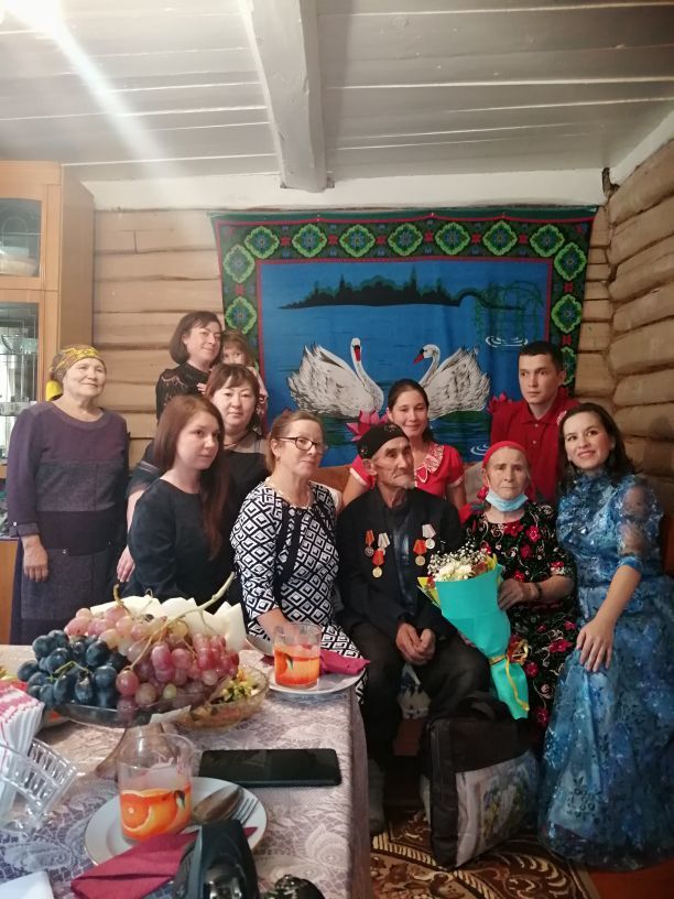 Проживающий в Малых Уруссу Мирафагат Шакиров принимал поздравления по случаю своего 90-летия
