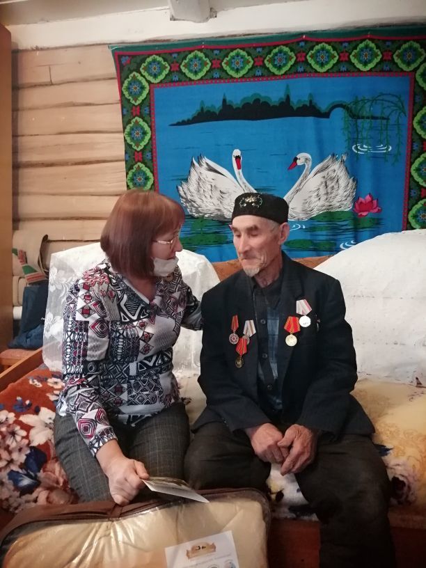 Проживающий в Малых Уруссу Мирафагат Шакиров принимал поздравления по случаю своего 90-летия