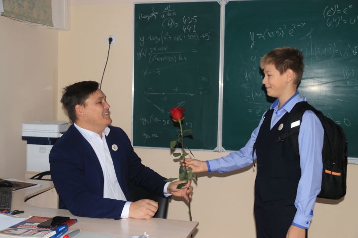 «Быть на одной волне с учениками!» &nbsp;- такой принцип работы &nbsp;Динара Арасланова, учителя математики Уруссинской гимназии&nbsp;