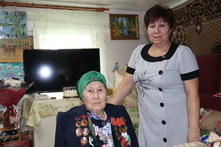 Проживающая в Кряш-Буляке Фагима Шигапова хлебосольно встречала гостей по случаю своего юбилея