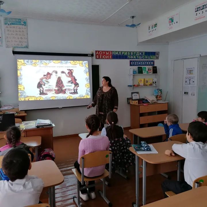 В Акбашской школе провели классный час "Детям о коррупции"