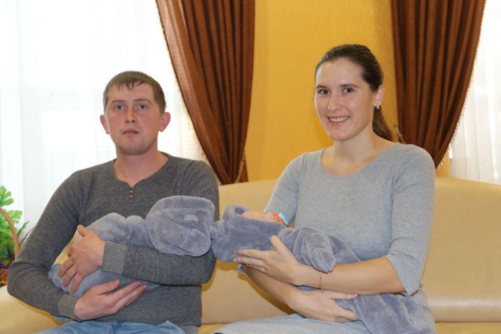 А в Ютазинском районе родилась двойня - малышки Ислан и Алик!