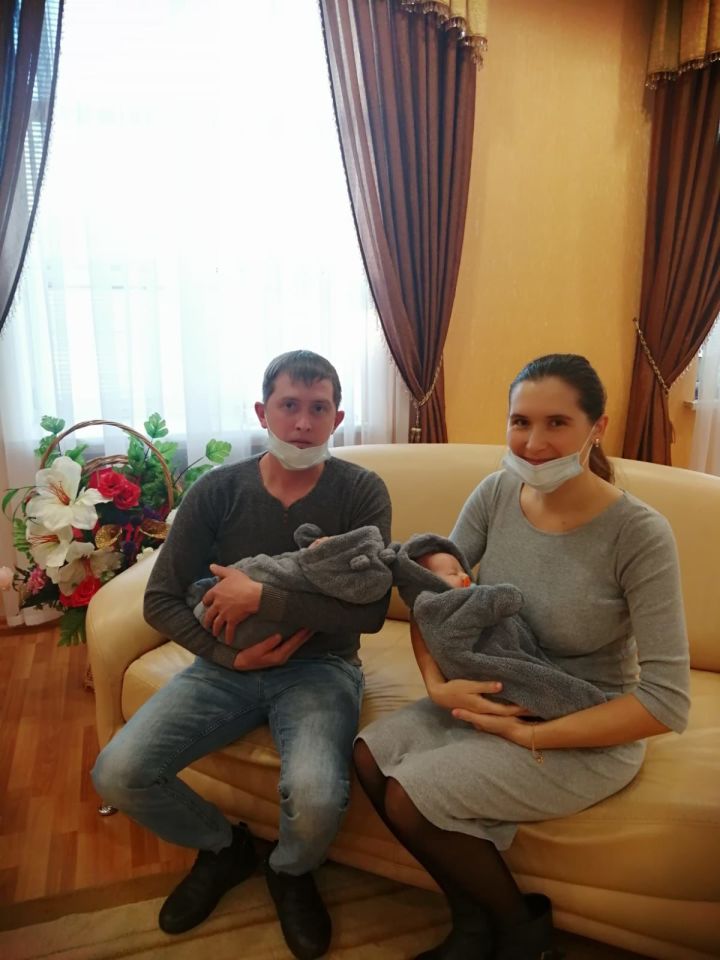 А в Ютазинском районе родилась двойня - малышки Ислан и Алик!