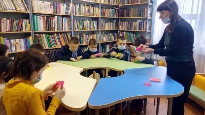 «Звёзды для папы» – под таким названием прошёл мастер-класс ко Дню защитника Отечества в Центральной детской библиотеке