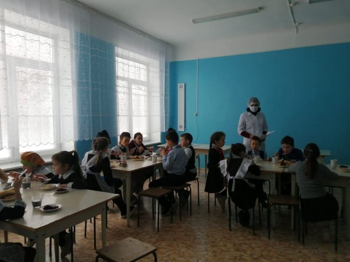 Сегодня Байрякинскую школьную&nbsp;столовую посетили родители обучающихся 3 класса с целью осуществления родительского контроля за организацией питания