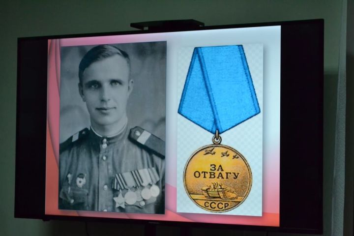 Утерянную 70 лет назад медаль за личный подвиг вернули  сестре фронтовика в РТ