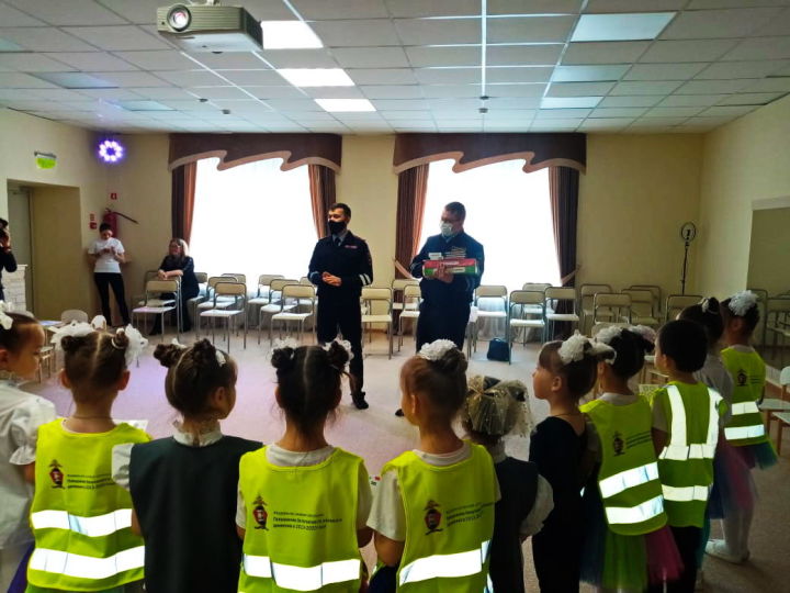 В Татарстане дошколята приняли участие в флешмобе по безопасности дорожного движения.