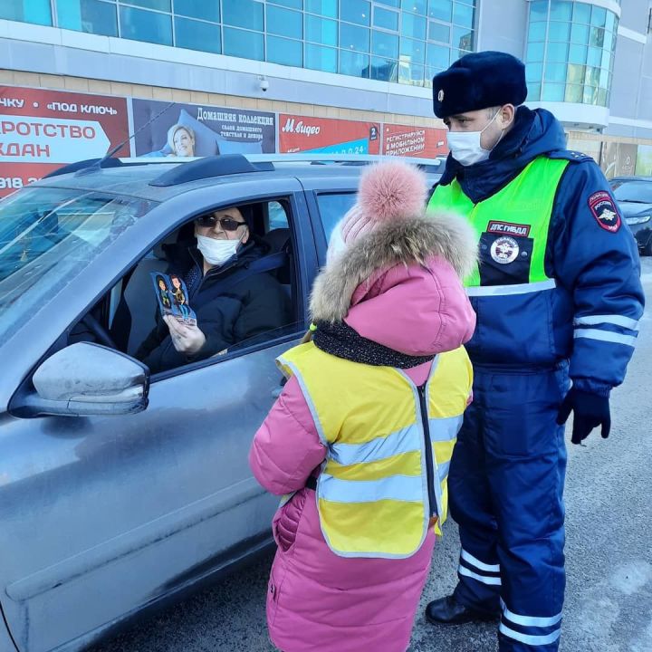 В Татарстане юные инспекторы движения провели акцию «Письмо водителю»