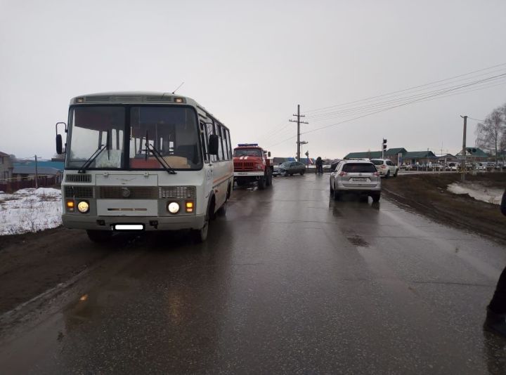 На 33 км&nbsp;автодороги&nbsp;Азнакаево-Ютаза-М5&nbsp;произошла авария