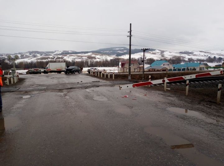На 33 км&nbsp;автодороги&nbsp;Азнакаево-Ютаза-М5&nbsp;произошла авария