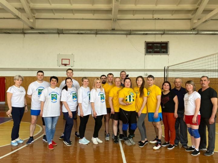 Состоялись соревнования по волейболу среди сотрудников органов местного самоуправления Ютазинского района
