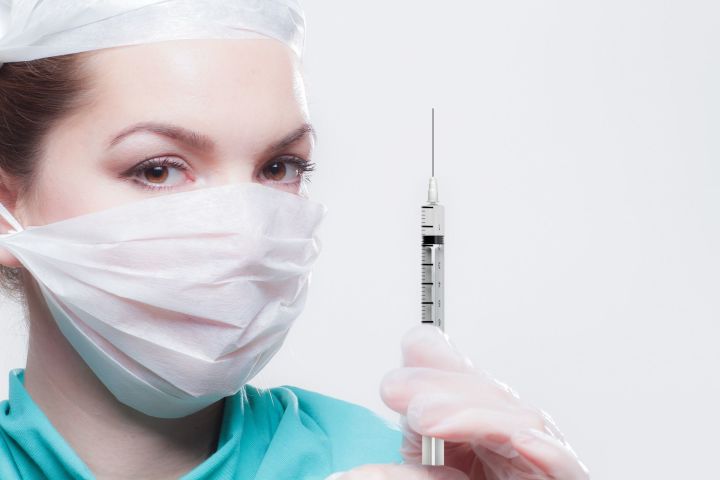 Рустам Минниханов: В РТ необходимо вакцинировать десять тысяч человек в день
