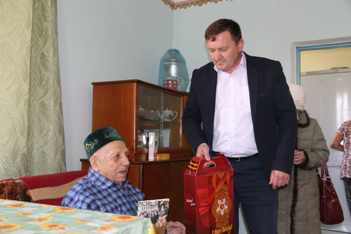 Уруссу: участникам ВОВ вручили республиканские подарки