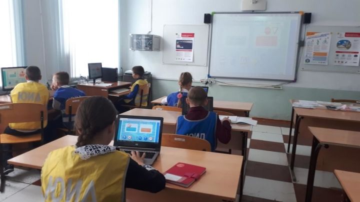 В Татарстане школьники изучили «дорожные ловушки» на необычном занятии по ПДД