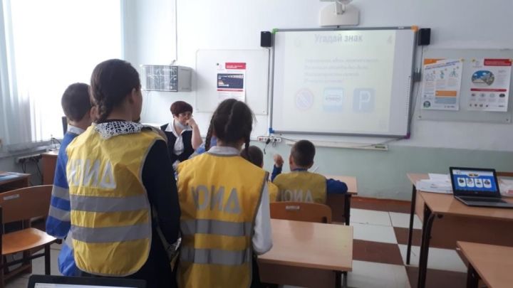 В Татарстане школьники изучили «дорожные ловушки» на необычном занятии по ПДД