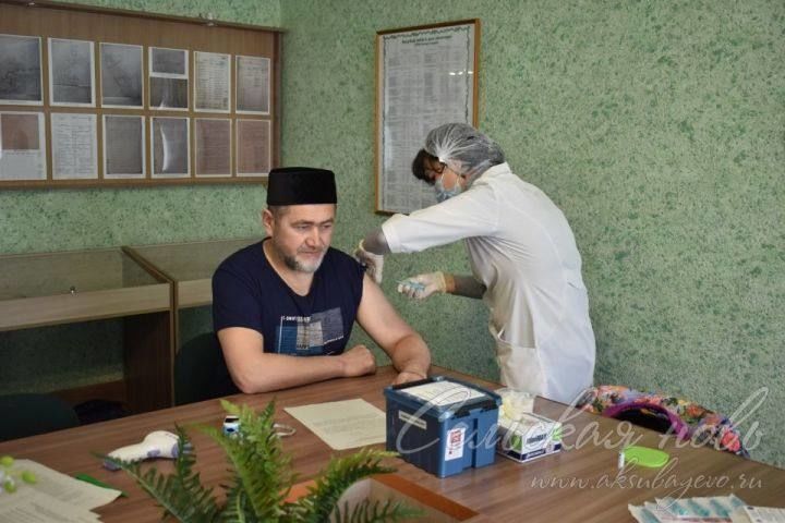 Заместитель муфтия Татарстана Равиль хазрат Зуферов привился от COVID-19 в Аксубаевской мечети